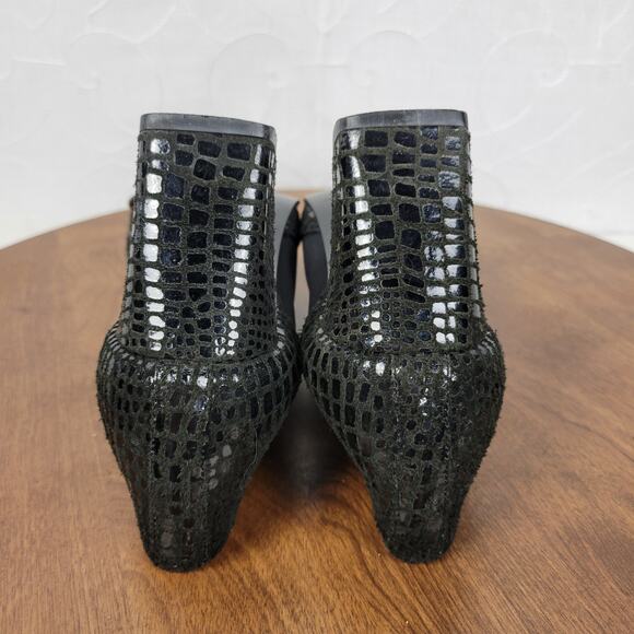 J Renee Women's Shoes 7 Black Leather Reptile Embossed Slip On Block Heel Bootie - Picture 8 of 16